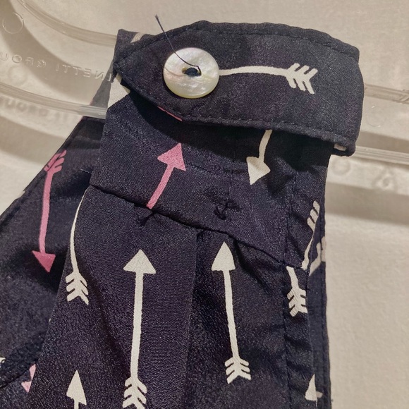 Sweet Rain Size S Navy Sheer Sleeveless V-Neck Printed Top - Picture 6 of 9